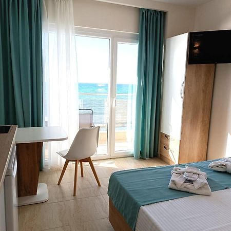 Navarino Luxe Suites Peraía Dış mekan fotoğraf