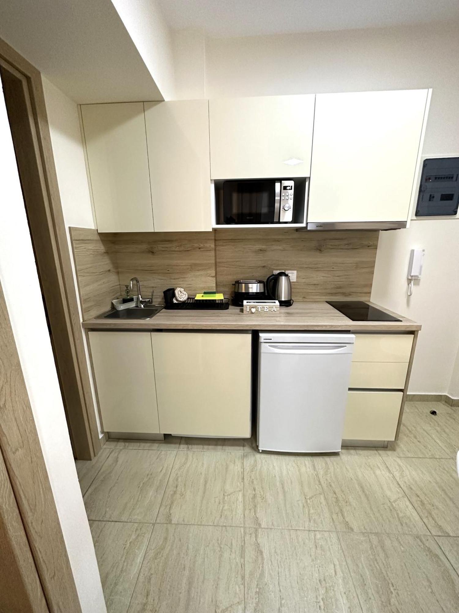 Navarino Luxe Suites Peraía Dış mekan fotoğraf