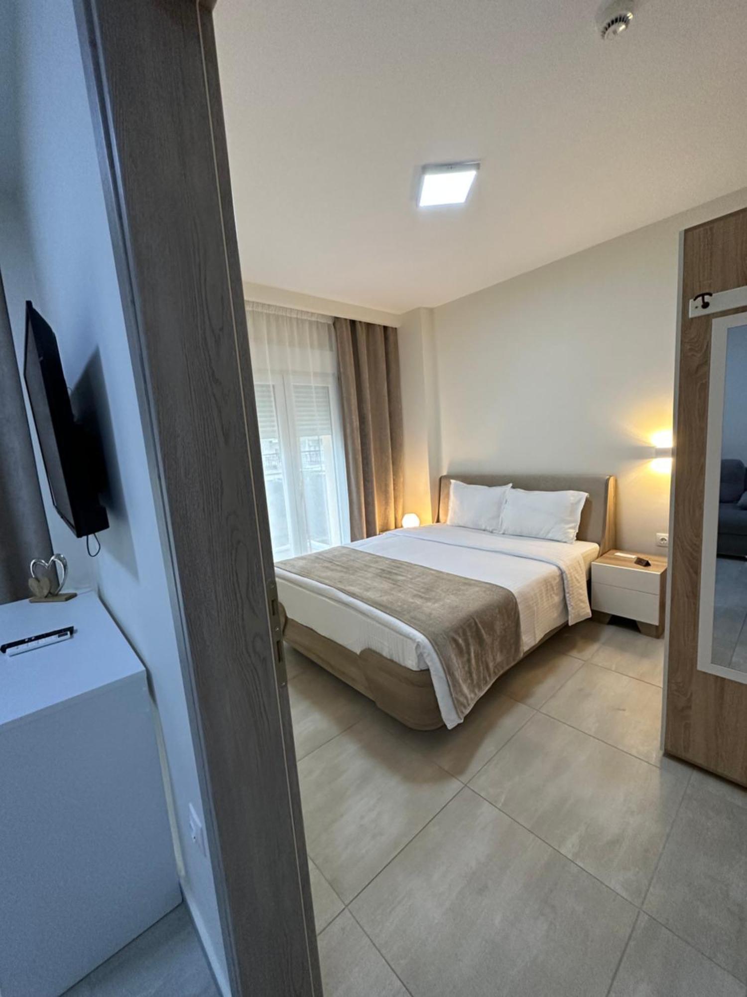 Navarino Luxe Suites Peraía Dış mekan fotoğraf