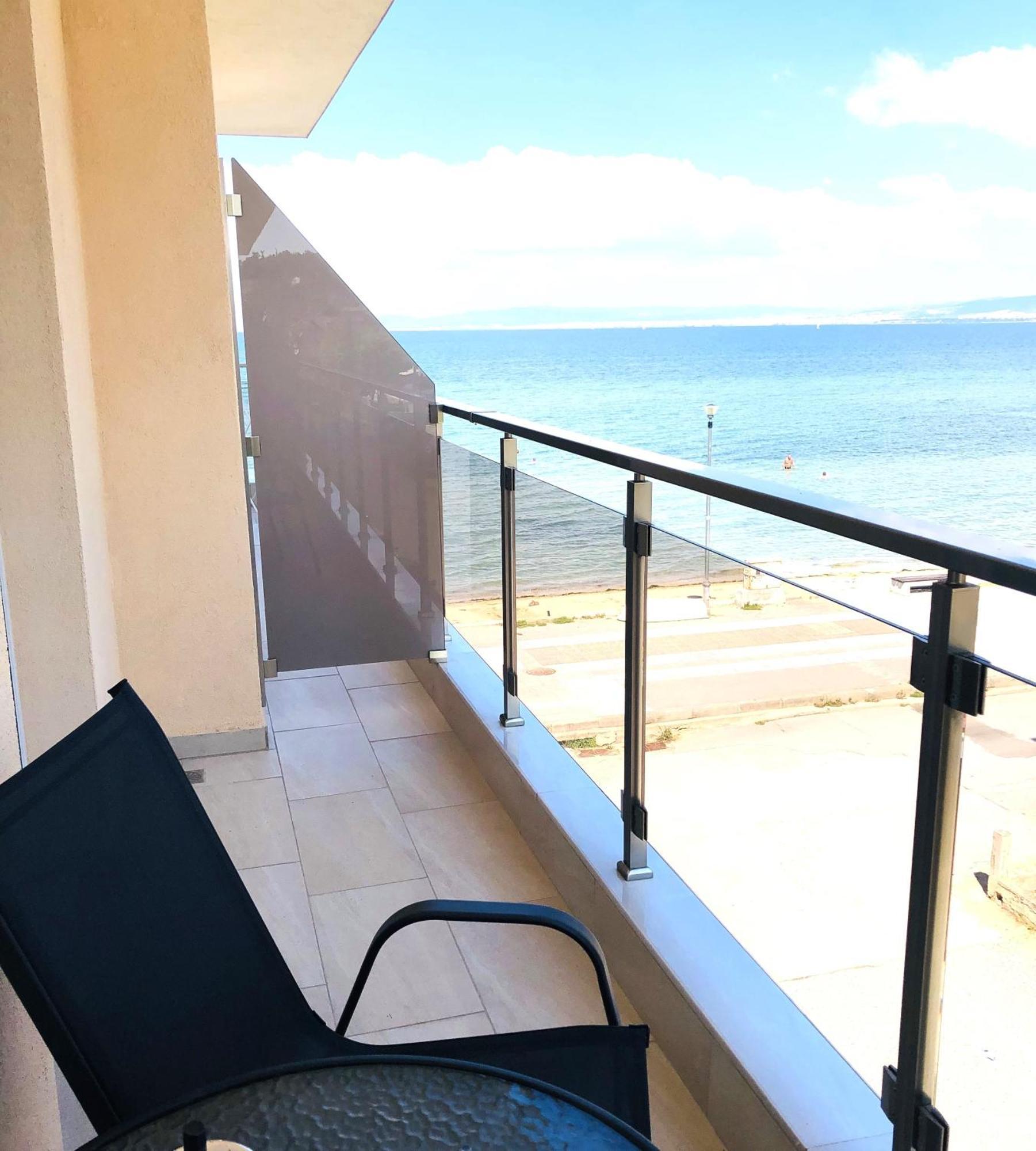 Navarino Luxe Suites Peraía Dış mekan fotoğraf