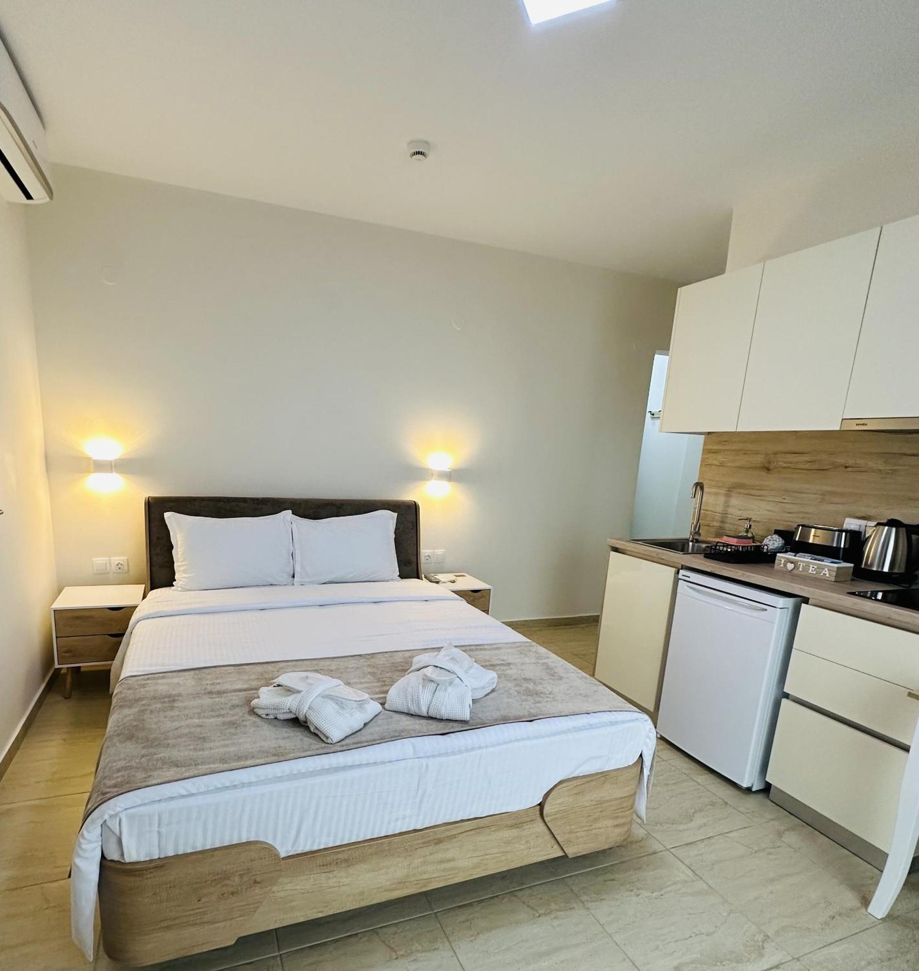 Navarino Luxe Suites Peraía Dış mekan fotoğraf