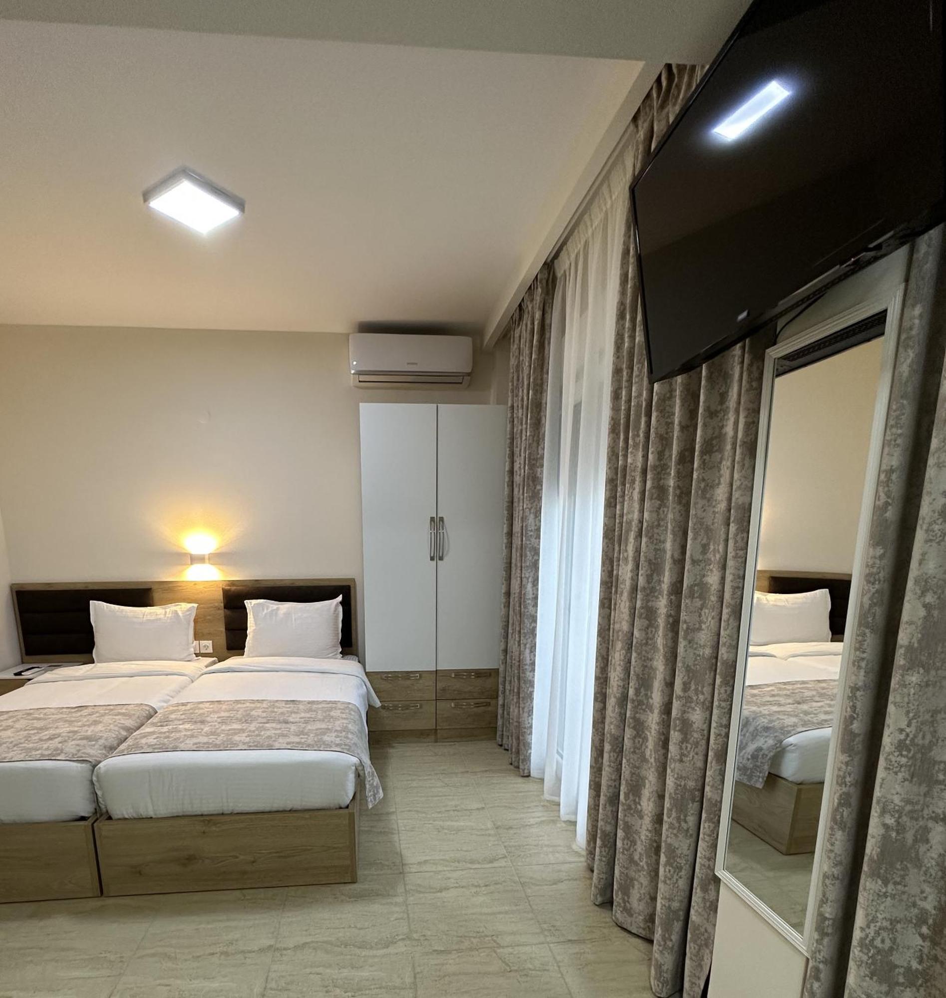 Navarino Luxe Suites Peraía Dış mekan fotoğraf