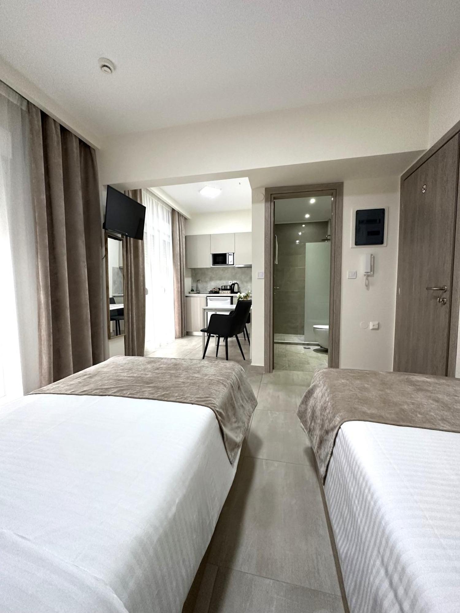 Navarino Luxe Suites Peraía Dış mekan fotoğraf