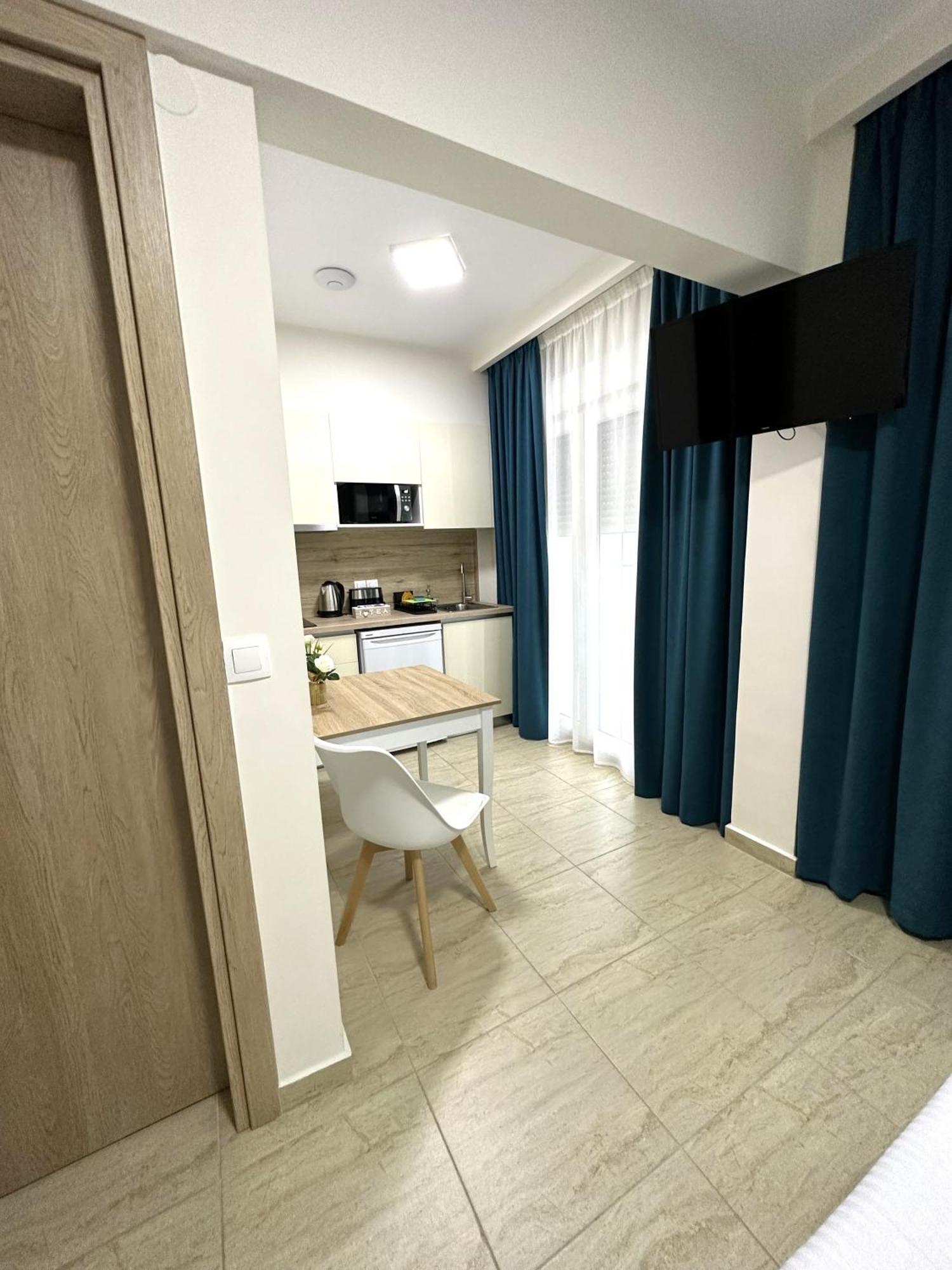 Navarino Luxe Suites Peraía Dış mekan fotoğraf