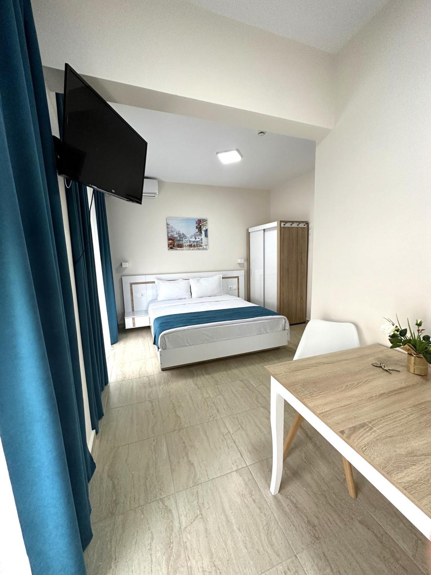 Navarino Luxe Suites Peraía Dış mekan fotoğraf