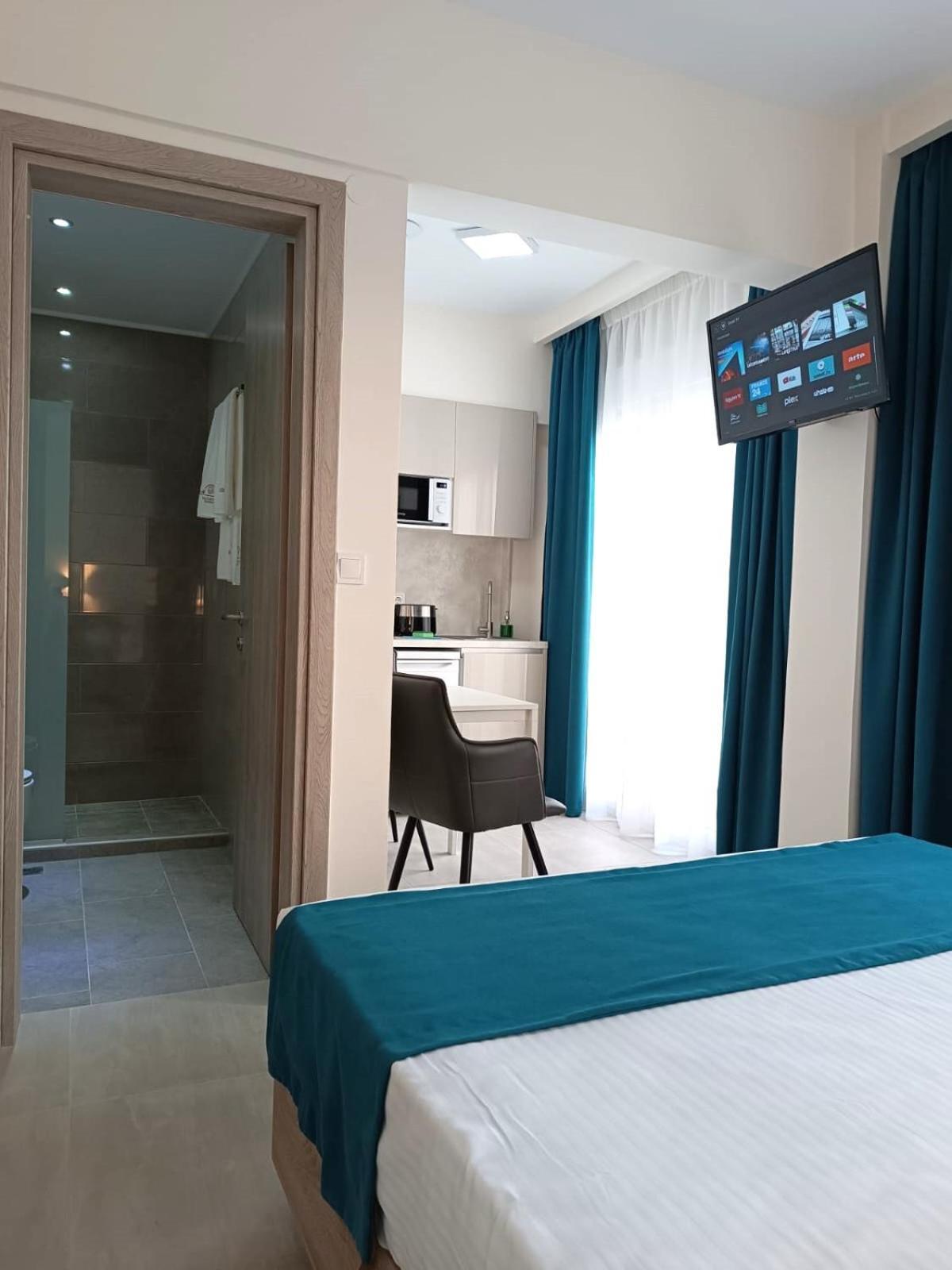 Navarino Luxe Suites Peraía Dış mekan fotoğraf